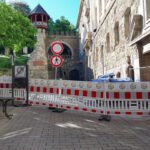 Fassadenschaden bei Kaiser Friedrich Therme führt zu Sperrung von Straße und Zufahrt
