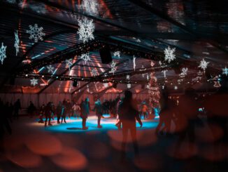 Jahresabschluss auf Kufen: Eisdisco auf der Henkell Kunsteisbahn am 19. Dezember
