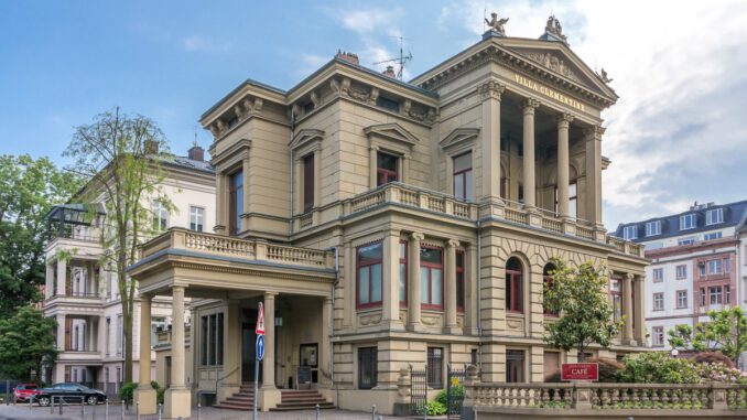 Leseparty in der Villa Clementine: Kostenloses gemeinsames Lesen am 18. April in Wiesbaden
