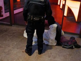 Nächtliche Streifen in Wiesbaden: Stadtpolizei bietet Menschen ohne Wohnung heißen Tee und Hilfe an