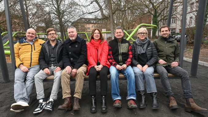 Neue Hollywoodschaukel auf dem Schulberg eröffnet: Aussicht auf Marktkirche und Stadtzentrum