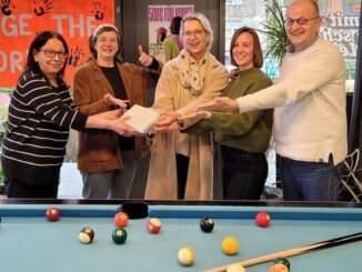 Stadtteilfest im Schelmengraben übergibt 1.752 Euro an Beratungsangebot für junge Menschen