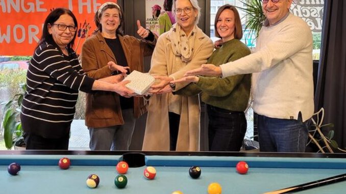 Stadtteilfest im Schelmengraben übergibt 1.752 Euro an Beratungsangebot für junge Menschen