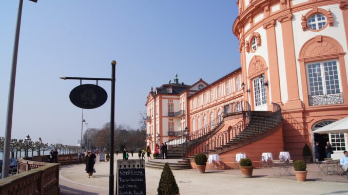 Weinverkostung im Schloss Biebrich: Fête Terroir stellt Rheingau in den Mittelpunkt