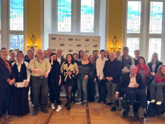 Wiesbaden startet inklusives Kunstprojekt mit Tandem Workshops und Auktion